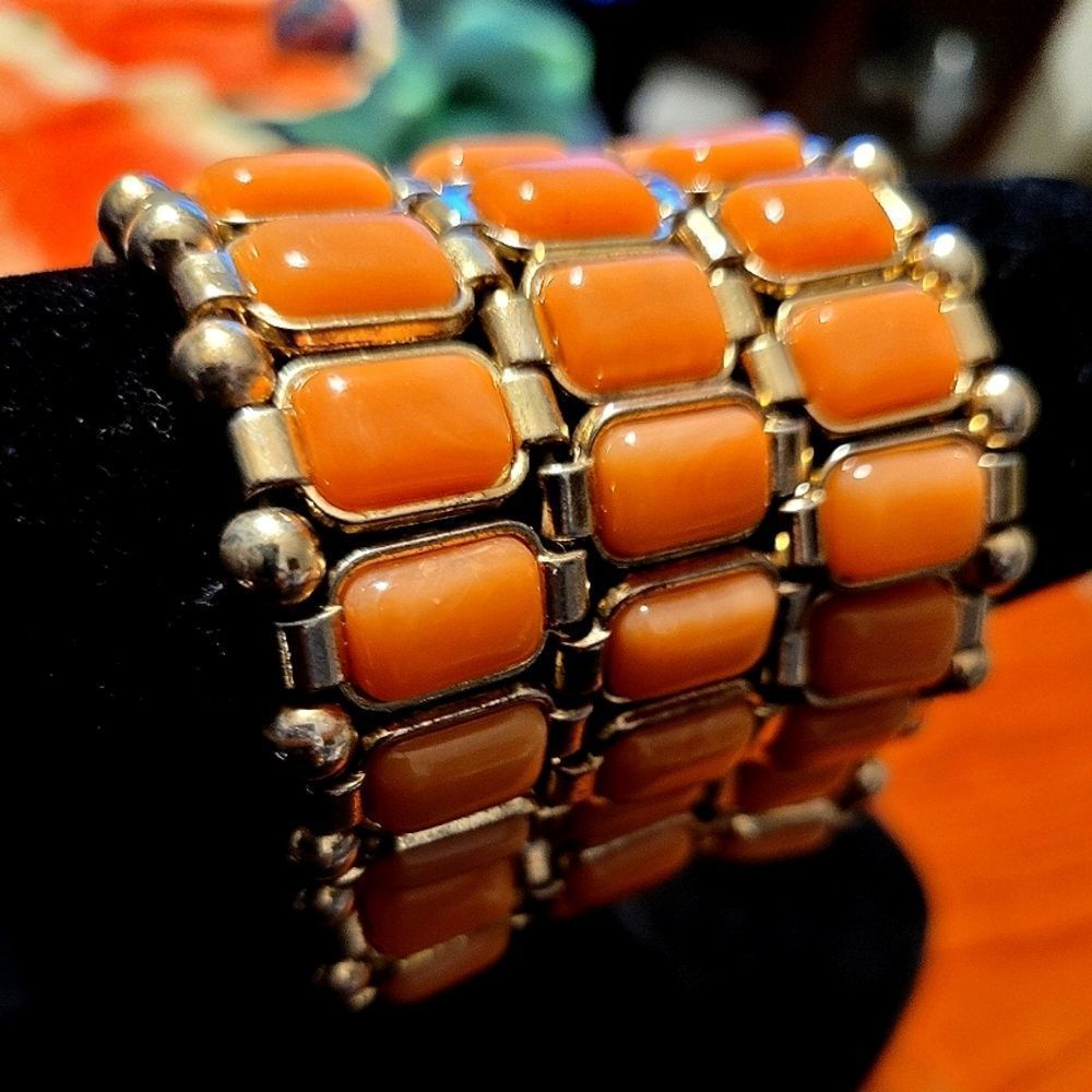 VTG STRETCH CORAL & GOLDTONED BRACELET